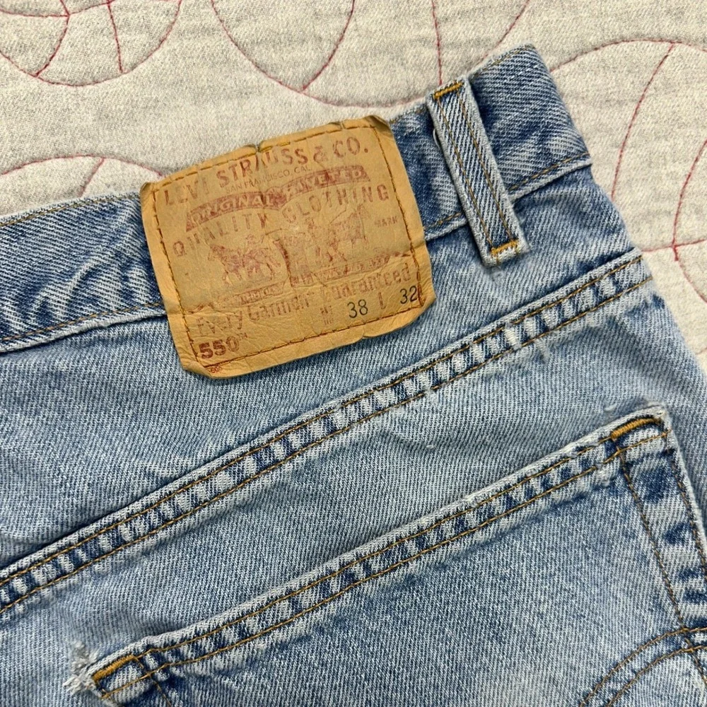 Levi's 550 Relaxed Fit Light Wash VTG 90s USA Denim / Mens 38x32
